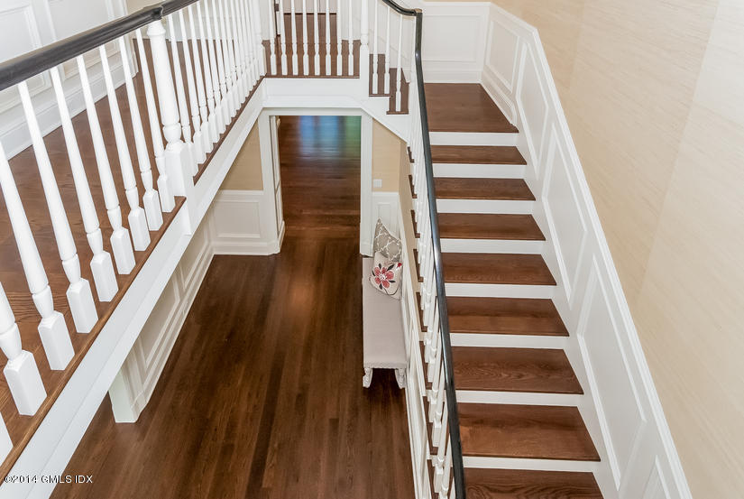 31 Owenoke Way Riverside, CT 06878 - Photo 16 of 25 Landing