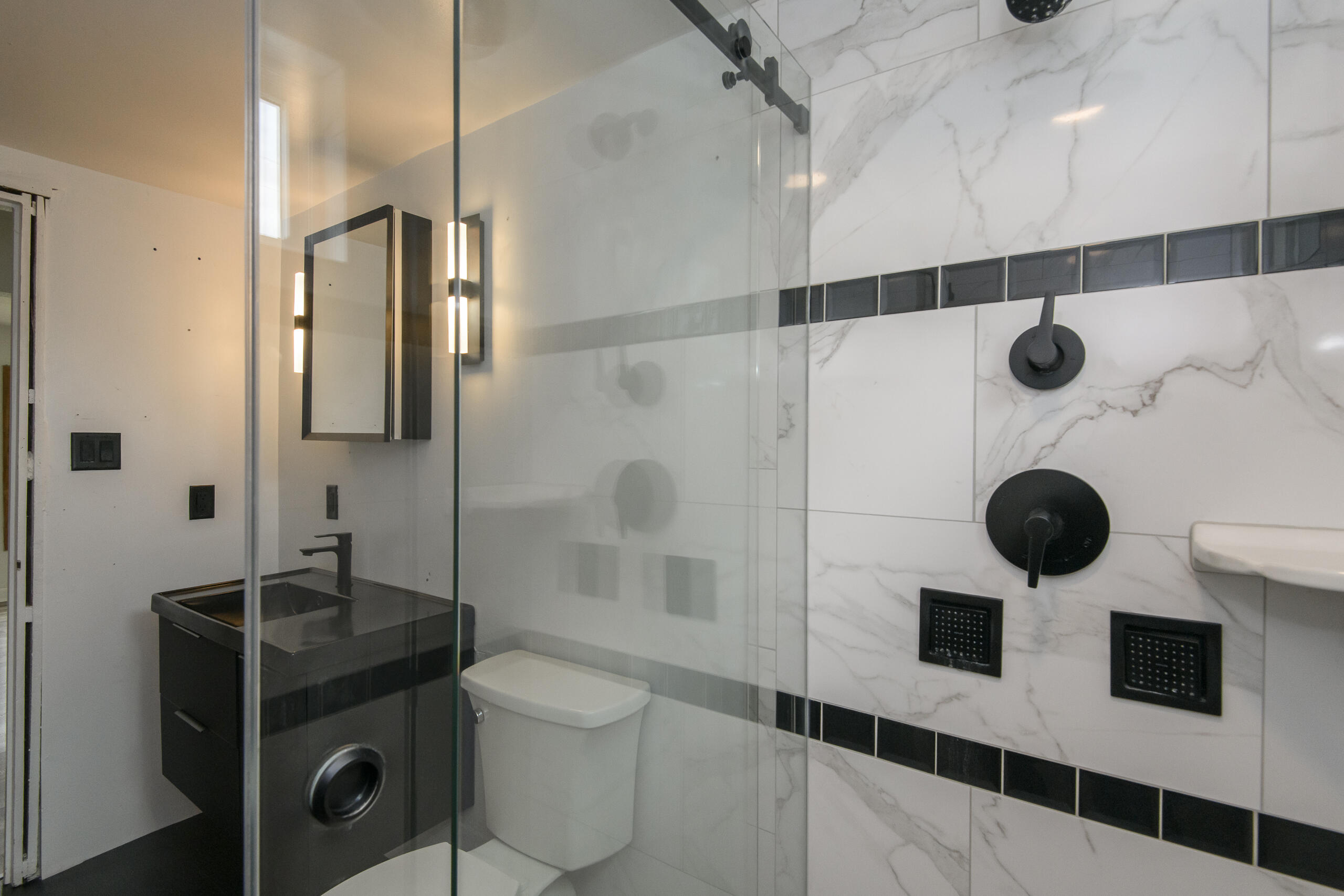 W271N2563 Pear Tree Lane Pewaukee, WI 53072 - Photo 12 of 47 European shower
