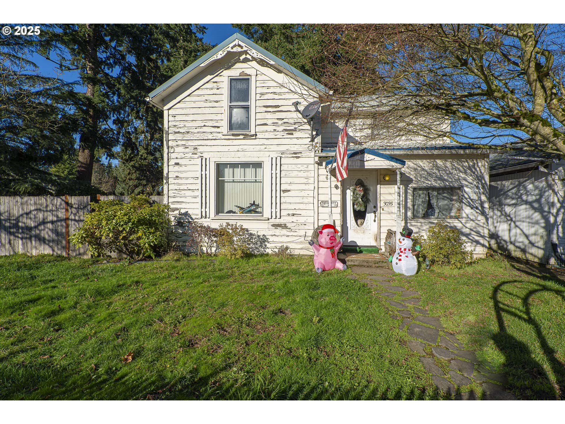 3035 5th Street Hubbard, OR 97032 - Photo 4 of 5 a view of a house with a backyard and basketball court