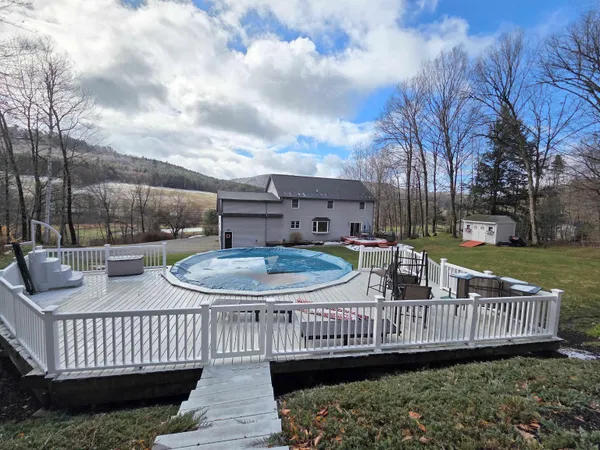 $610,000 | 229 Meadowood Lane, Unit 6, Waterford, VT 05819