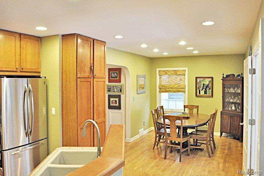 1320 Harvard Road Grosse Pointe, MI 48230 - Photo 4 of 19 Kitchen_0501.jpg