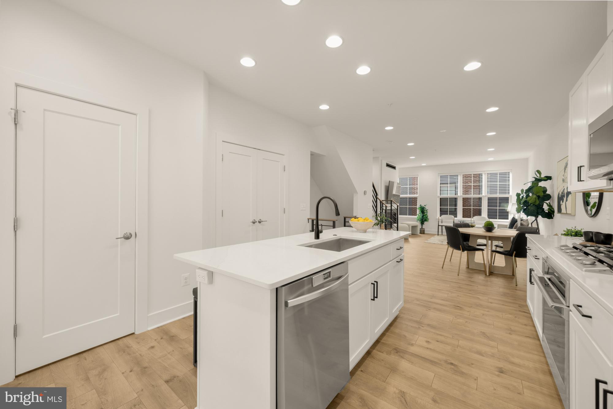 11246 Faraday Park Drive Reston, VA 20190 - Photo 11 of 48 Large Sink & Dishwasher