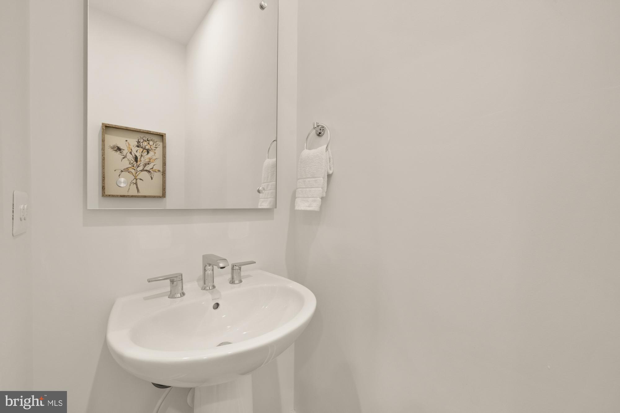 11246 Faraday Park Drive Reston, VA 20190 - Photo 17 of 48 Main Level Powder Room