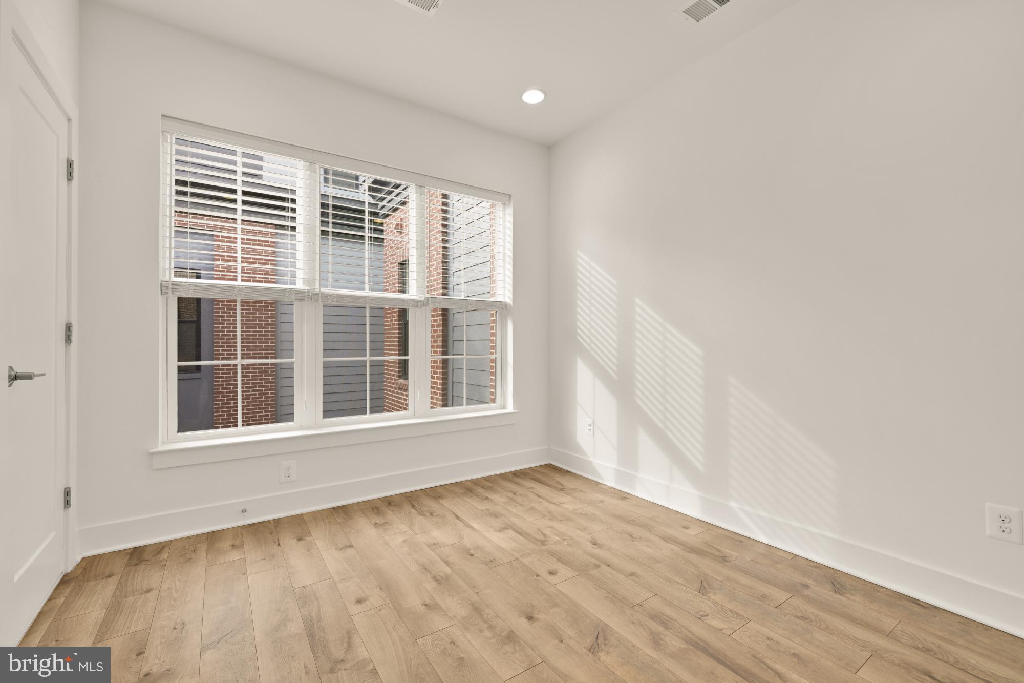 11246 Faraday Park Drive Reston, VA 20190 - Photo 27 of 48 Second Bedroom