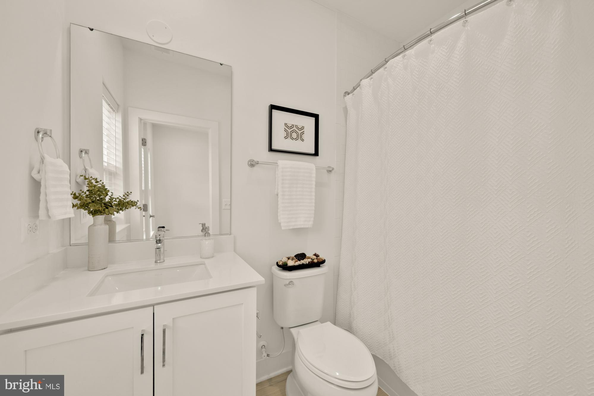11246 Faraday Park Drive Reston, VA 20190 - Photo 35 of 48 En Suite Bath in Third Bedroom