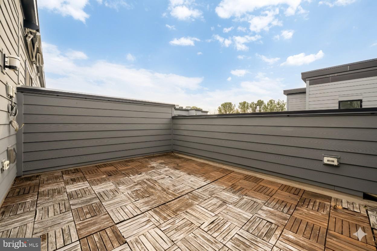 11246 Faraday Park Drive Reston, VA 20190 - Photo 37 of 48 Terrace With Privacy Walls