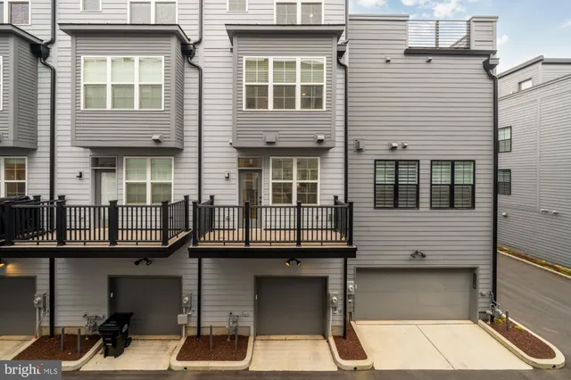 $880,000 | 11246 Faraday Park Drive, Reston, VA 20190