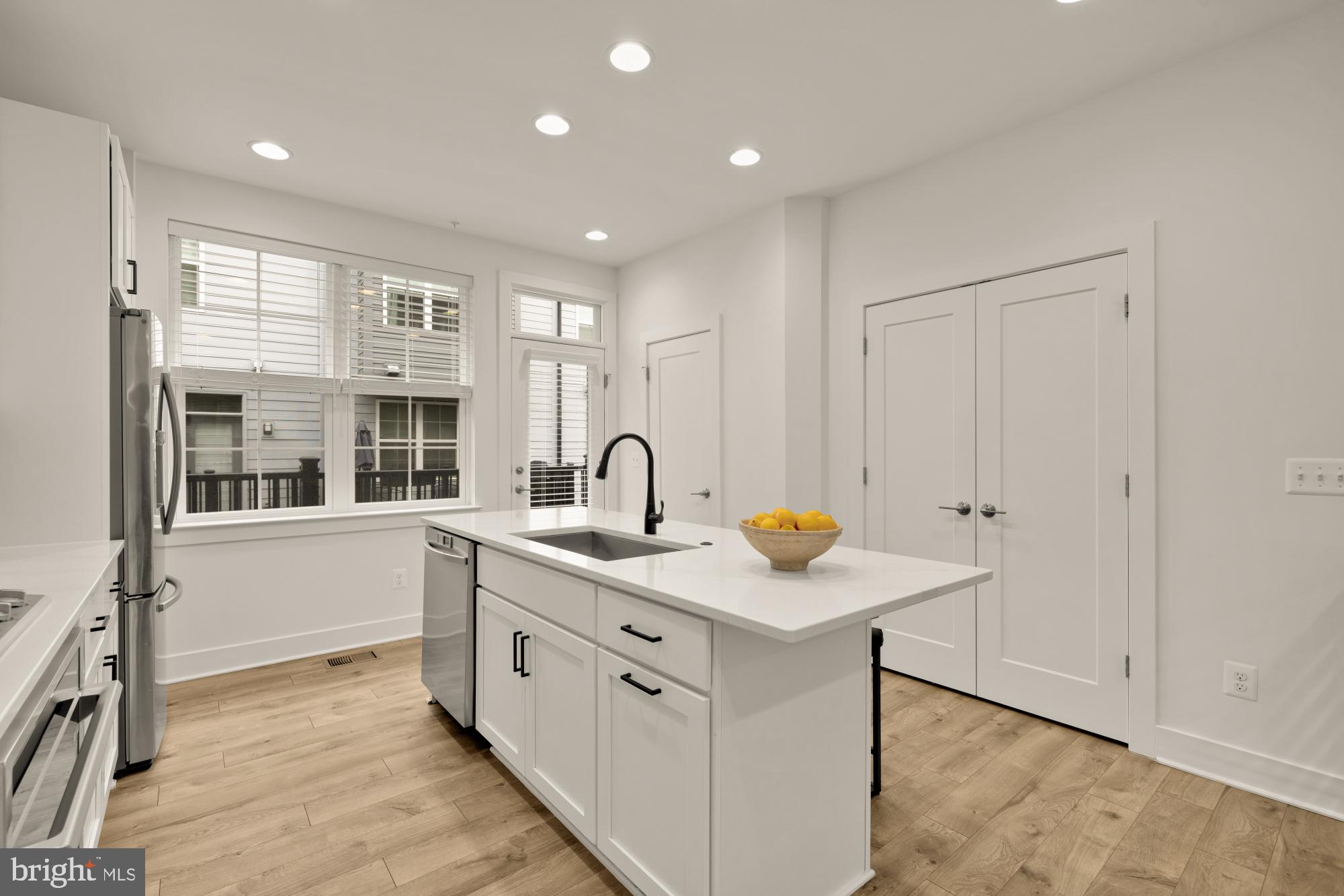 11246 Faraday Park Drive Reston, VA 20190 - Photo 9 of 48 Oversized Pantry