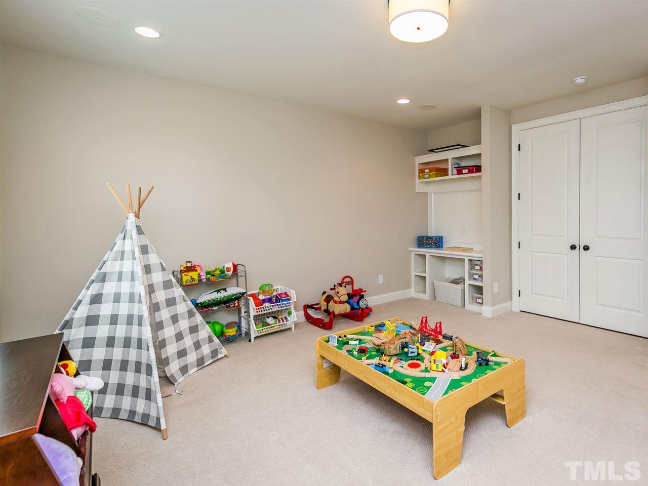 5009 Wainscott Way Raleigh, NC 27612 - Photo 17 of 25 Gallery Image 17