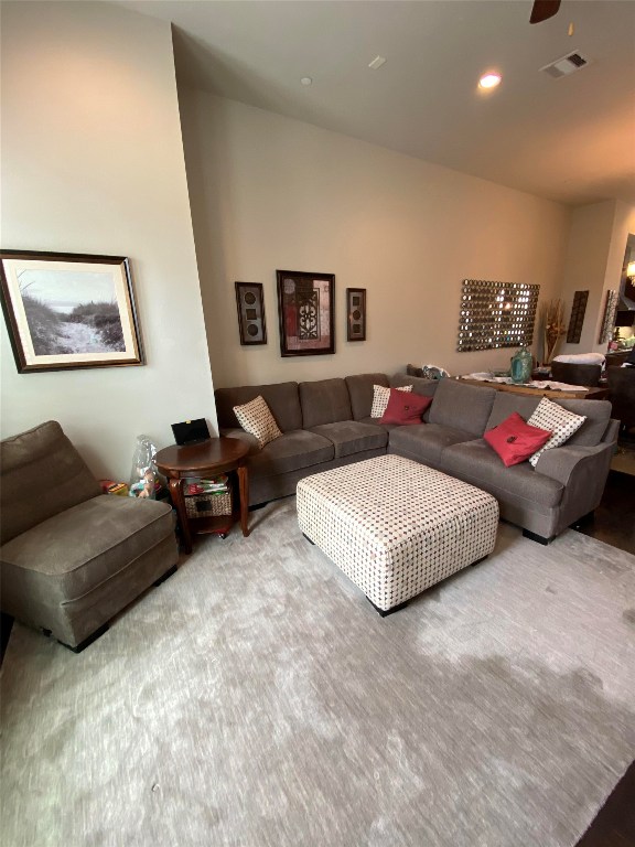 115 East 2nd Street Houston, TX 77007 - Photo 14 of 37 a living room with furniture