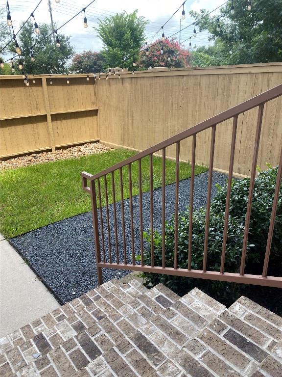 115 East 2nd Street Houston, TX 77007 - Photo 6 of 37 a view of a lake with a outdoor space