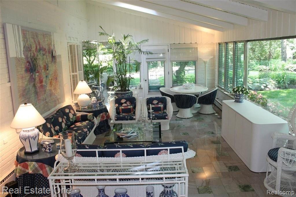 4540 Walnut Lake Road Bloomfield Hills, MI 48301 - Photo 13 of 24 img_8349 (Large).jpg