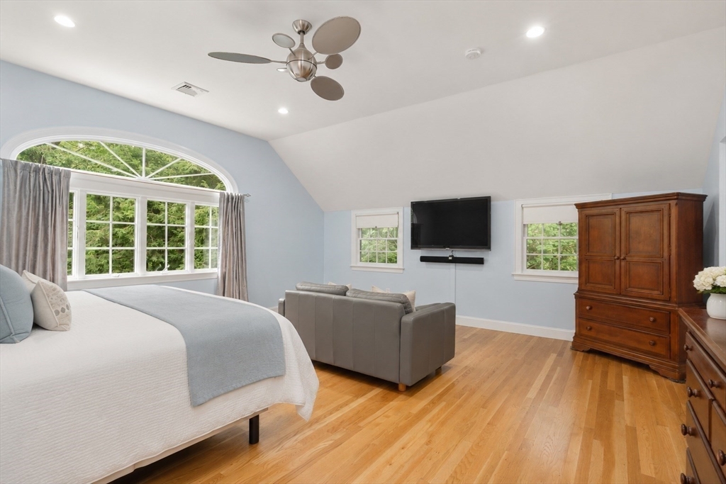 42 Sheridan Road Wellesley, MA 02481 - Photo 19 of 35 Gallery Image 19