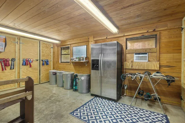 a view of a storage & utility room