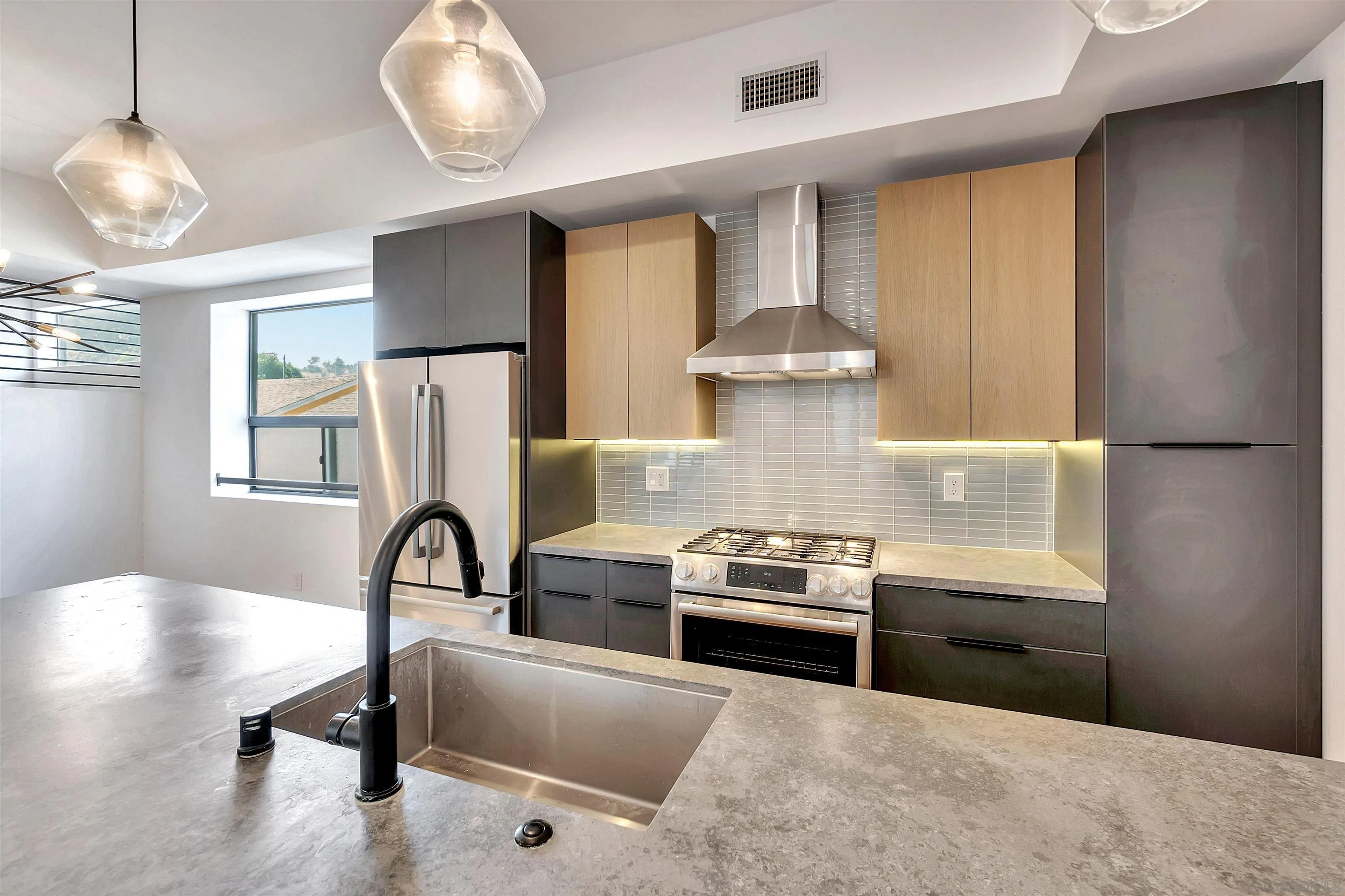 6113 Monterey Road Los Angeles, CA 90042 - Photo 4 of 24 Gallery Image 4