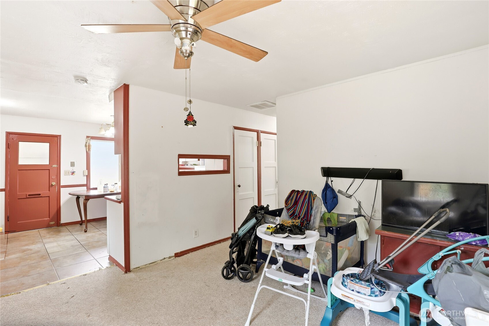 2861 Clare Avenue Bremerton, WA 98310 - Photo 23 of 39 a workspace with furniture