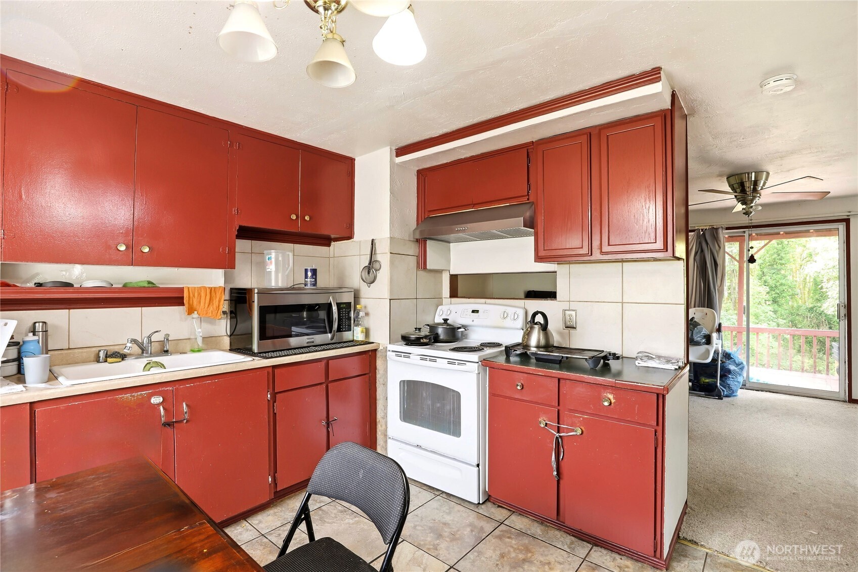 2861 Clare Avenue Bremerton, WA 98310 - Photo 27 of 39 a kitchen with stainless steel appliances granite countertop a sink stove and cabinets