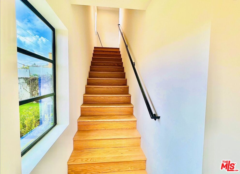 4152 1/2 Rogers Street, Unit 1/2 Los Angeles, CA 90063 - Photo 20 of 21 a view of entryway