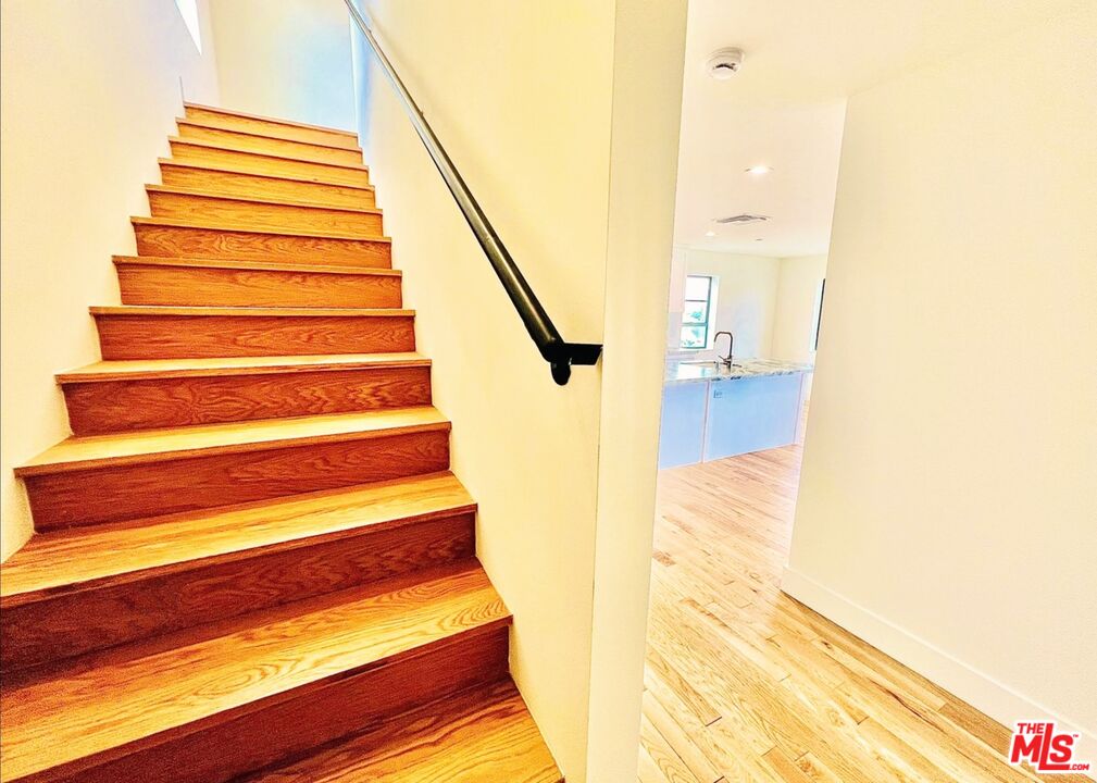 4152 1/2 Rogers Street, Unit 1/2 Los Angeles, CA 90063 - Photo 4 of 21 a view of entryway