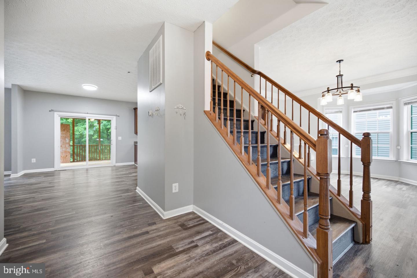 35338 Pheasant Ridge Road Locust Grove, VA 22508 - Photo 5 of 39 Inviting entryway with elegant staircase.