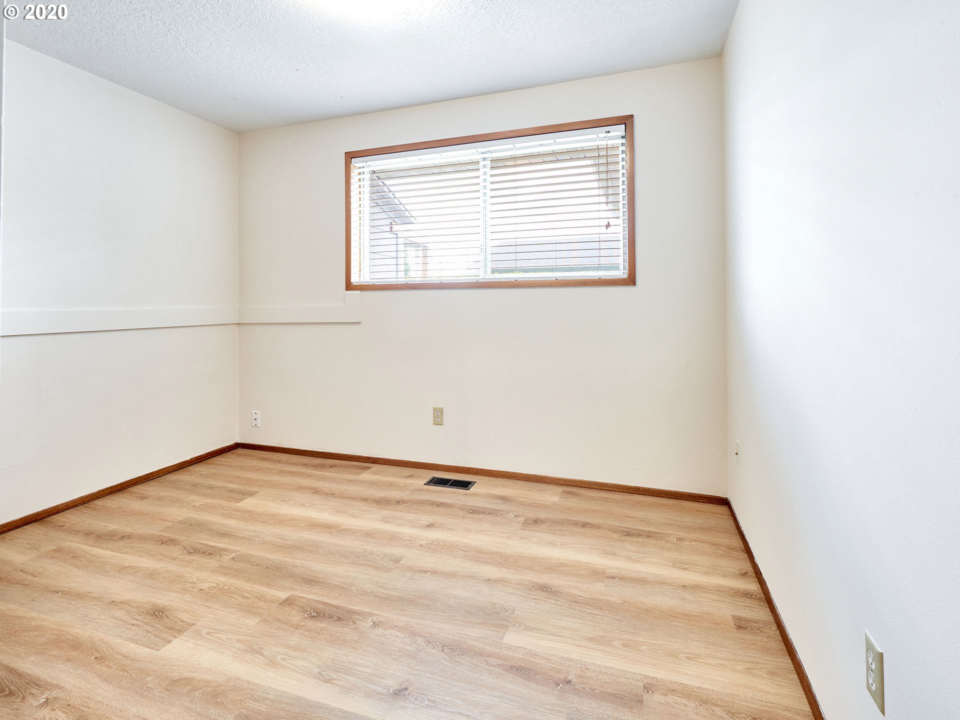 1594 Umpqua Road Woodburn, OR 97071 - Photo 11 of 29 Gallery Image 11