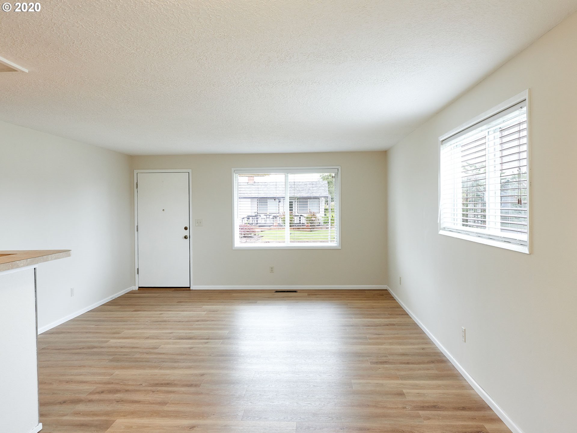 1594 Umpqua Road Woodburn, OR 97071 - Photo 3 of 29 Gallery Image 3