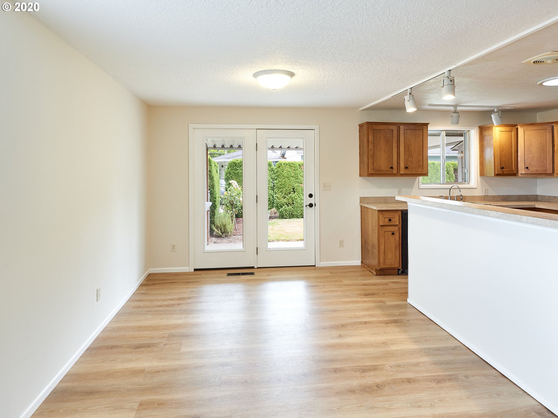 1594 Umpqua Road Woodburn, OR 97071 - Photo 5 of 29 Gallery Image 5