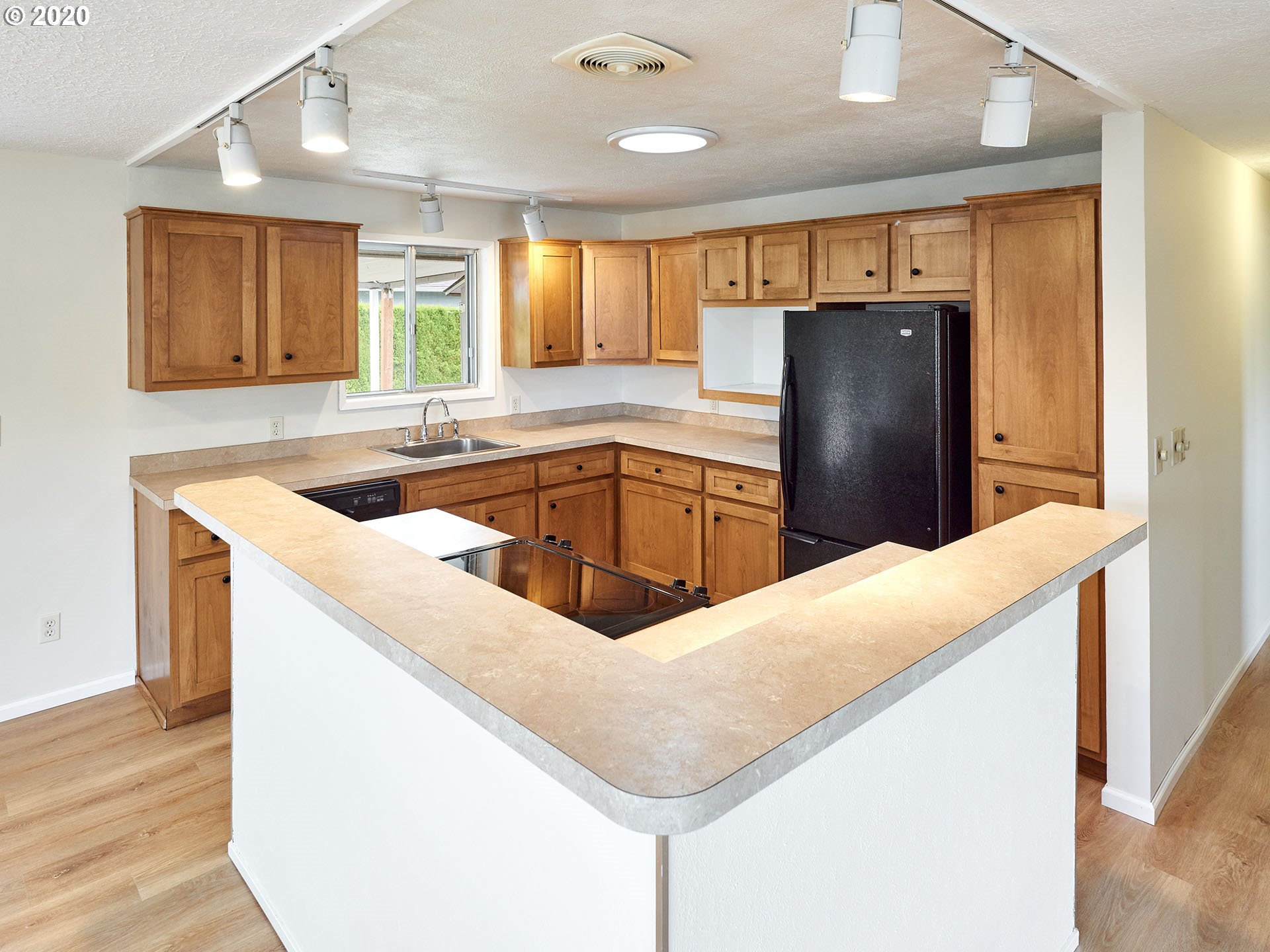 1594 Umpqua Road Woodburn, OR 97071 - Photo 6 of 29 Gallery Image 6