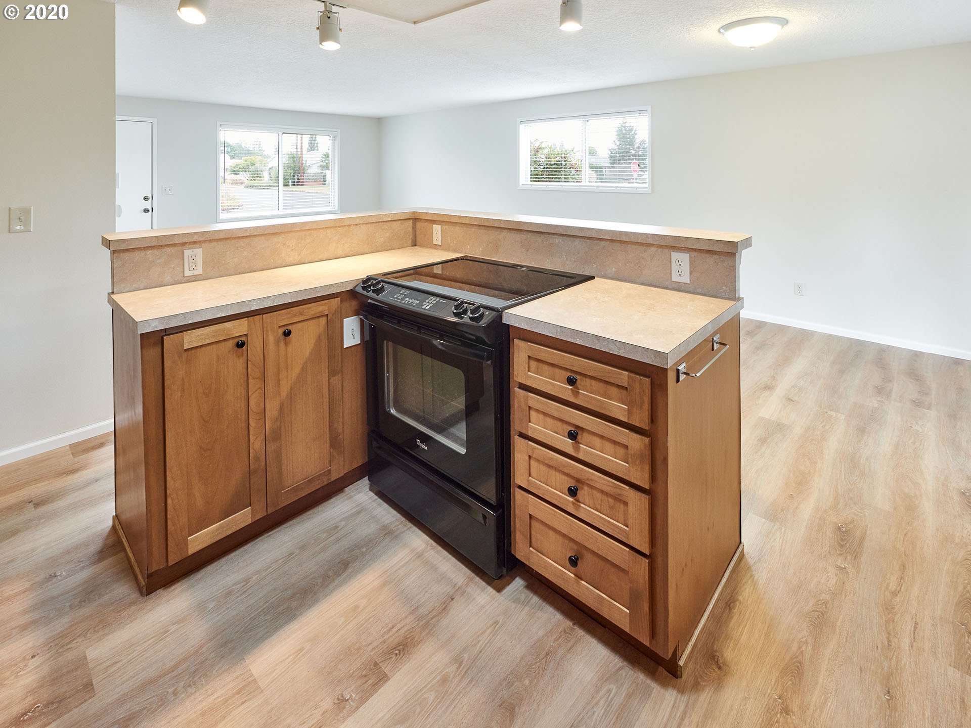 1594 Umpqua Road Woodburn, OR 97071 - Photo 8 of 29 Gallery Image 8