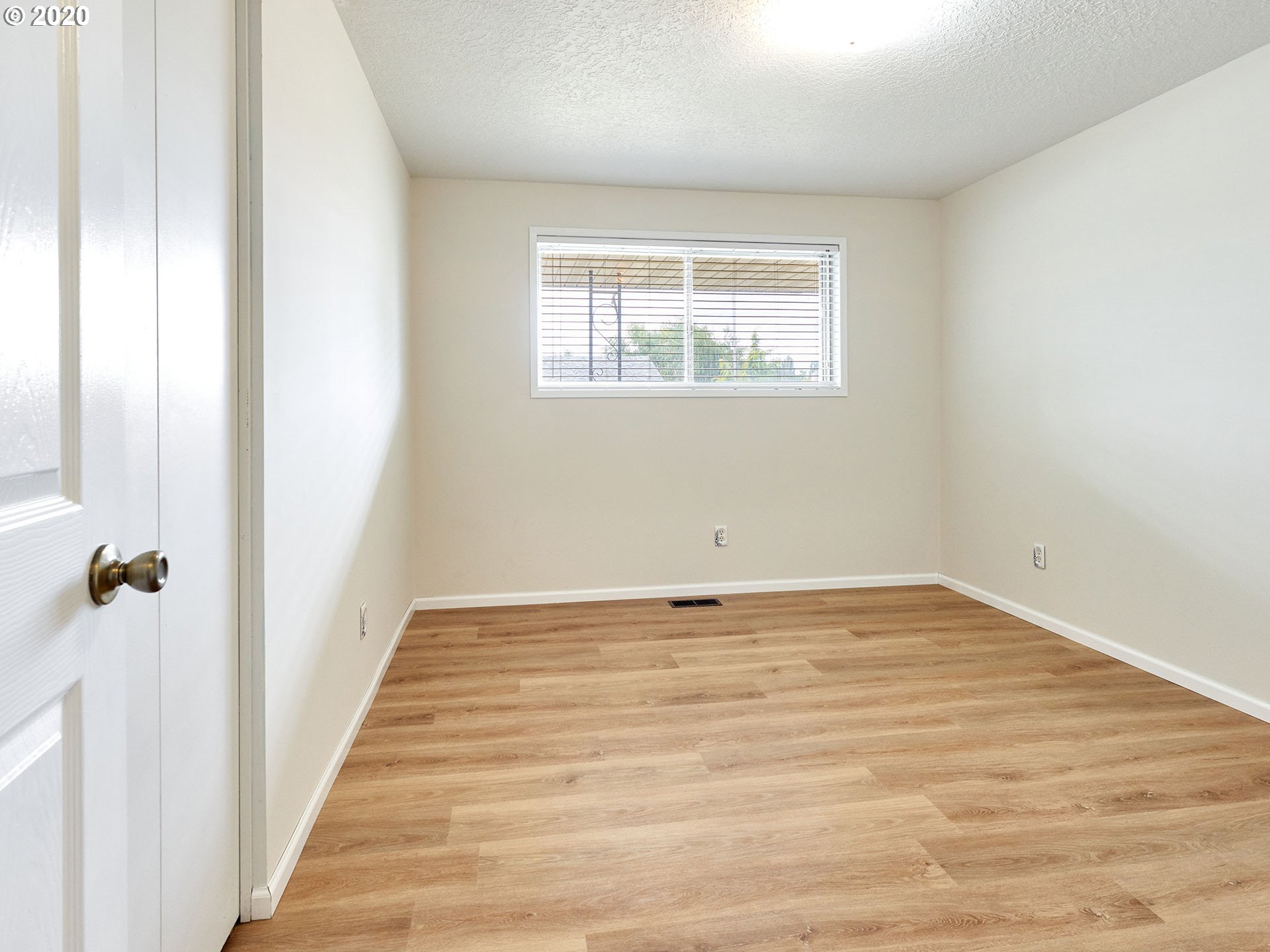 1594 Umpqua Road Woodburn, OR 97071 - Photo 9 of 29 Gallery Image 9