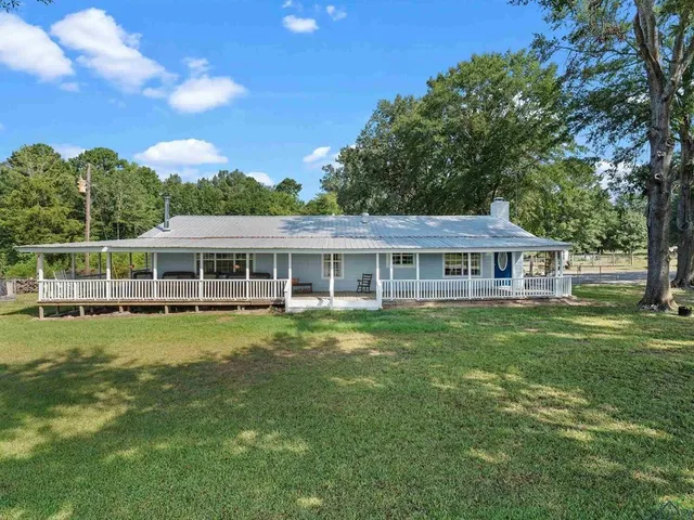 a view of a house with a big yard