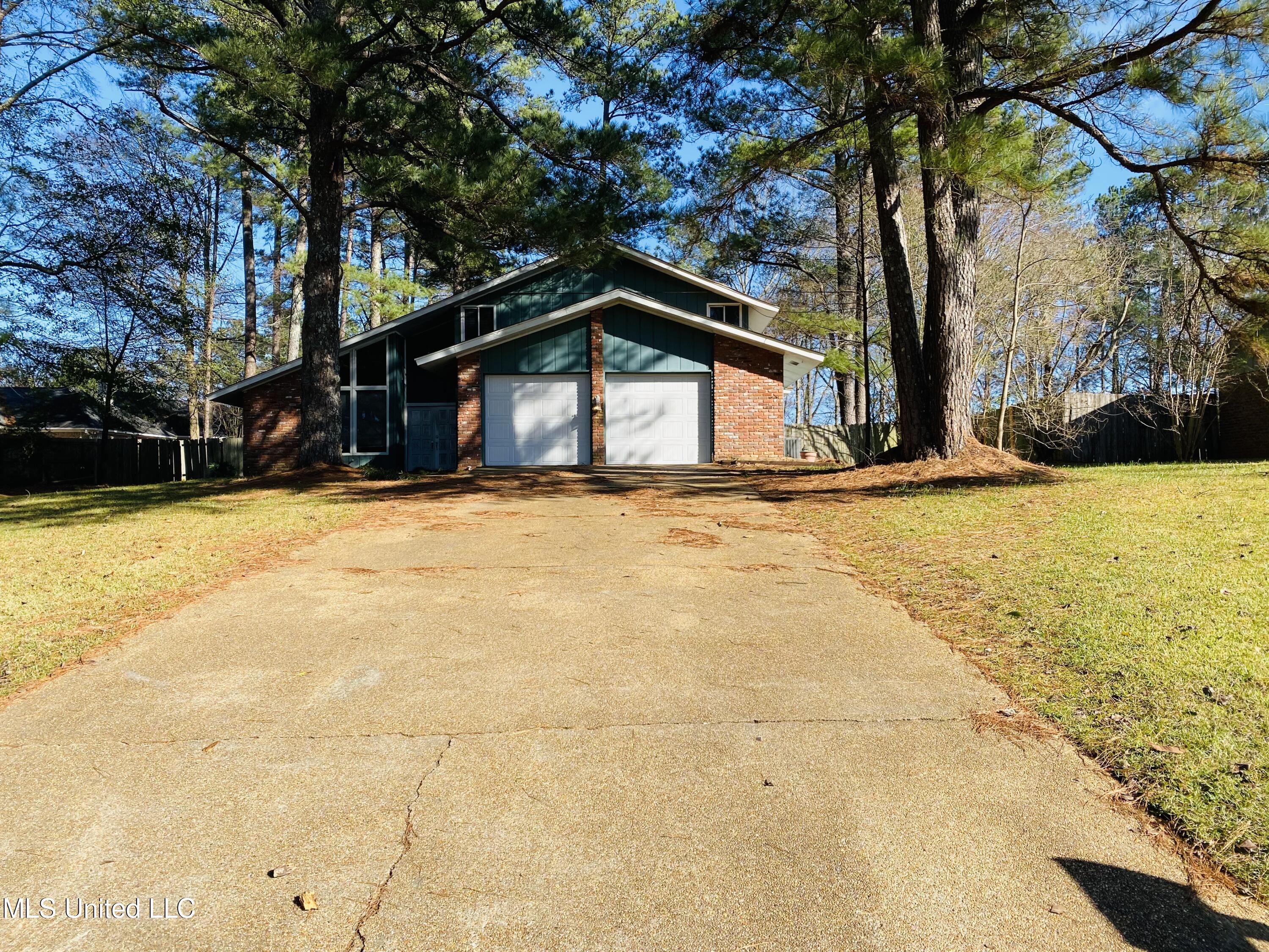7130 Edgewater Drive Ridgeland, MS 39157 - Photo 2 of 26 85AC8229-66F1-4FCA-B18C-52B979BCFEF0