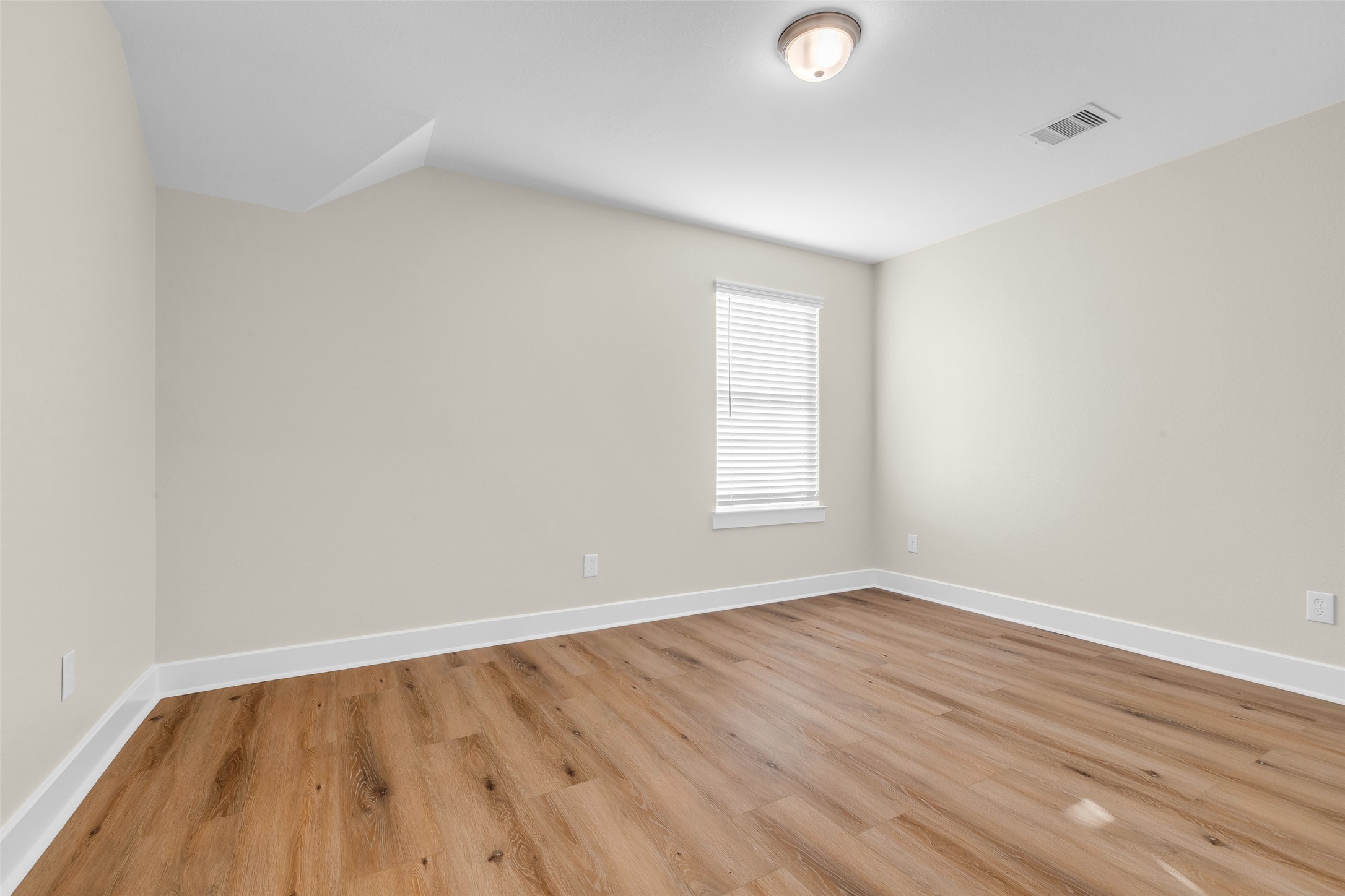 12341 North Chestnut Hills Road Conroe, TX 77303 - Photo 29 of 43 Two of two secondary bedrooms upstairs.