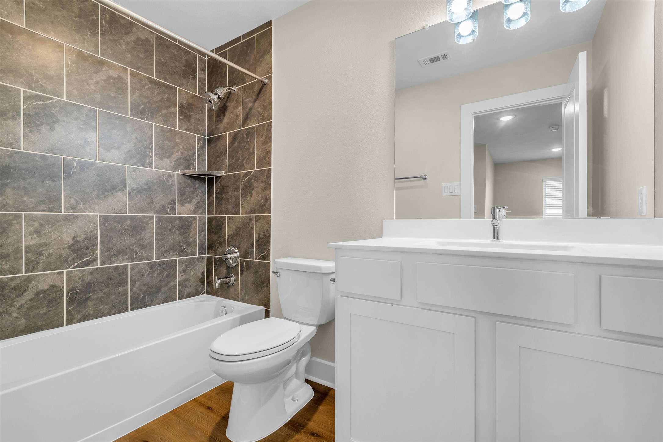 12341 North Chestnut Hills Road Conroe, TX 77303 - Photo 30 of 43 Full, second bathroom upstairs with a tub/shower combination.