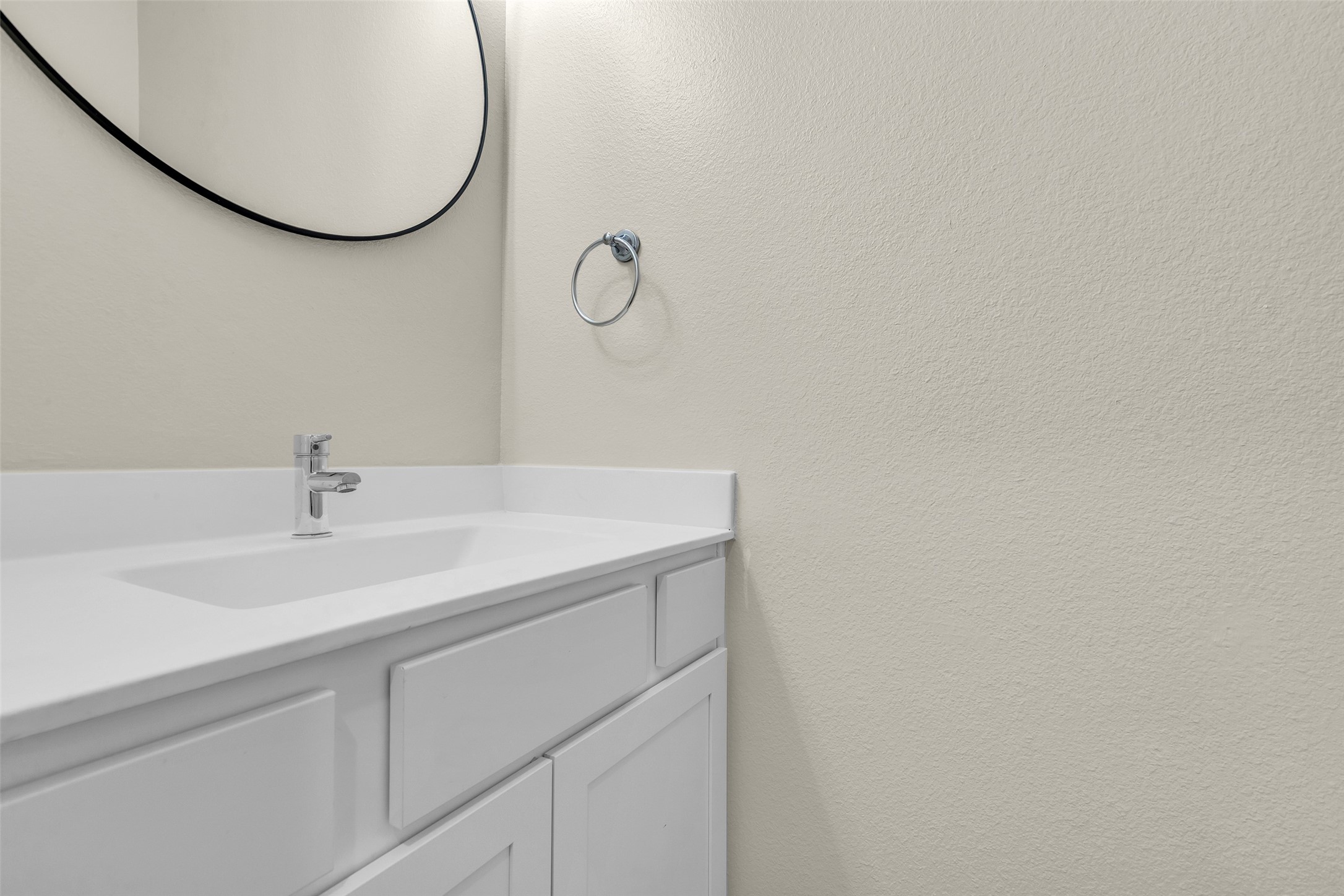 12341 North Chestnut Hills Road Conroe, TX 77303 - Photo 6 of 43 Half bath downstairs for guests.