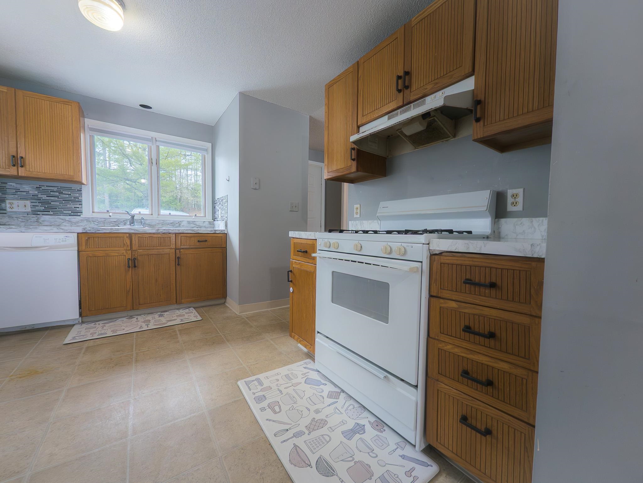 60 Merrimack Drive, Unit 43 Merrimack, NH 03054 - Photo 9 of 44