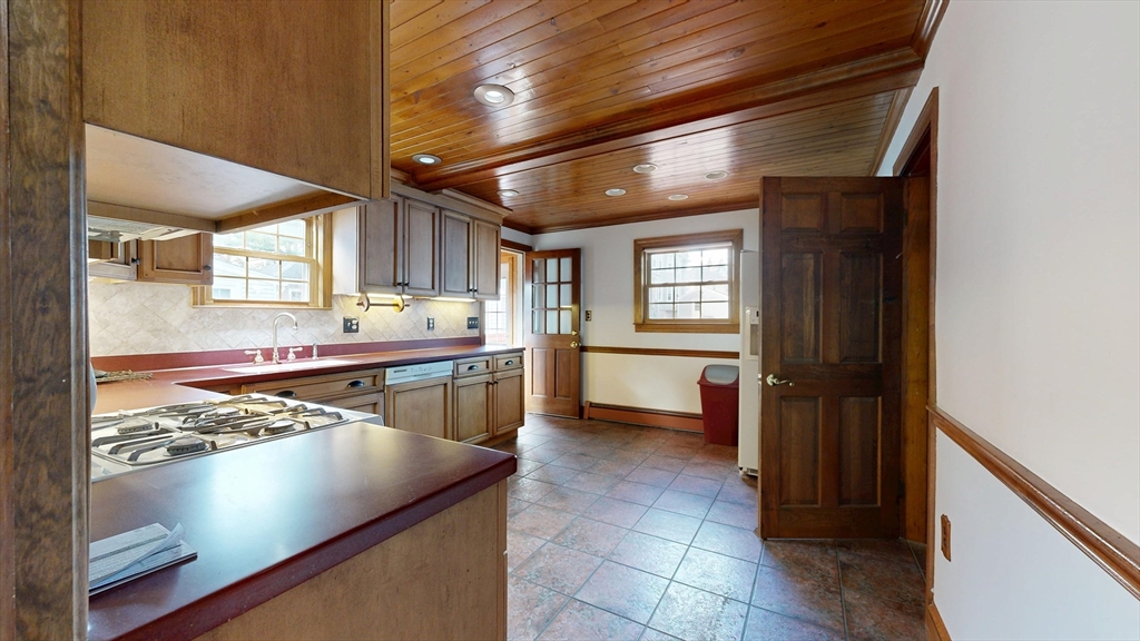 55 Clark Street Worcester, MA 01606 - Photo 18 of 41