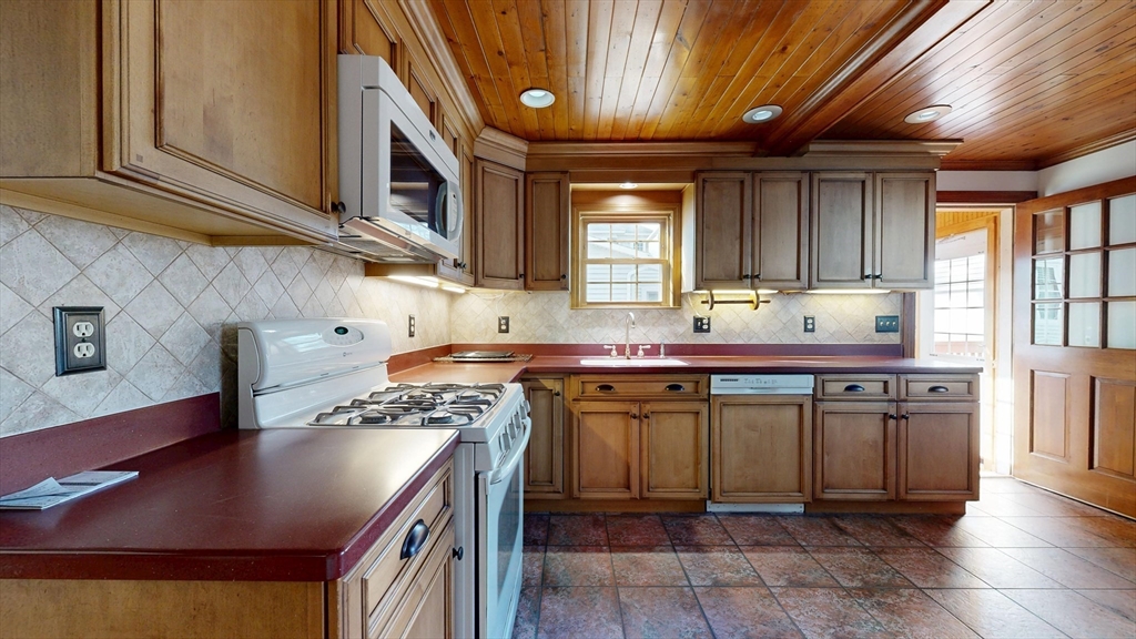 55 Clark Street Worcester, MA 01606 - Photo 20 of 41