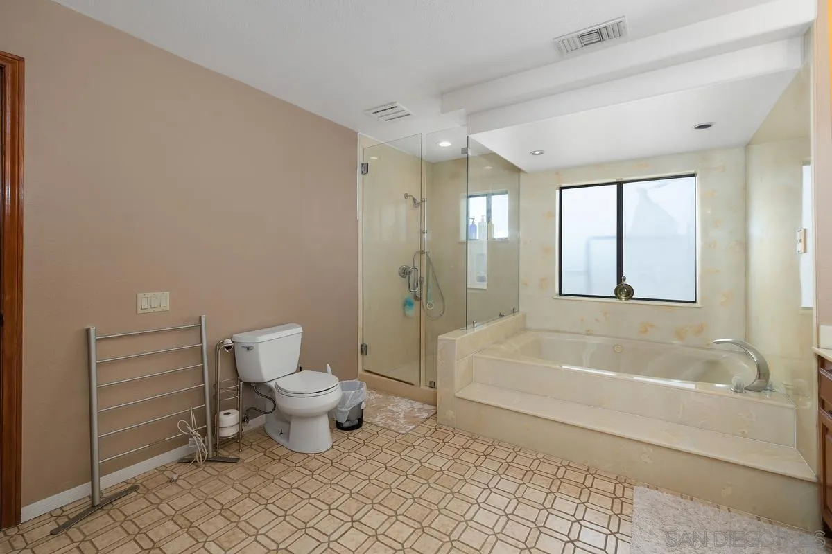 14650 Alkosh Road Jamul, CA 91935 - Photo 18 of 35 a bathroom with a toilet a sink and bathtub