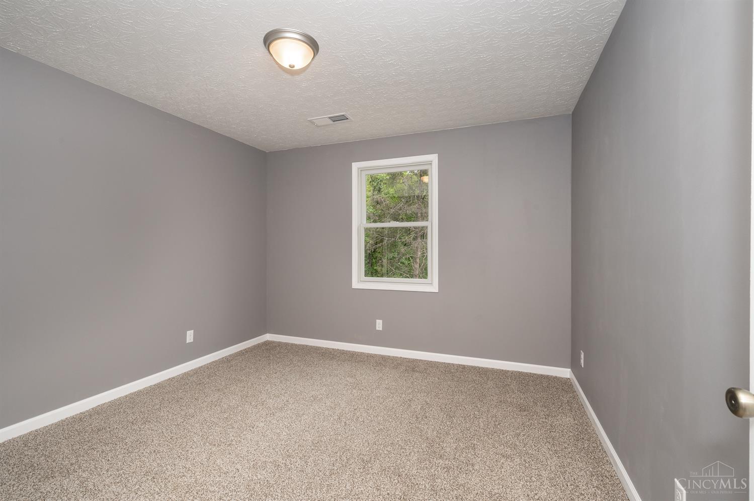 1887 Hamilton Richmond Road Hamilton, OH 45013 - Photo 15 of 17 Gallery Image 15