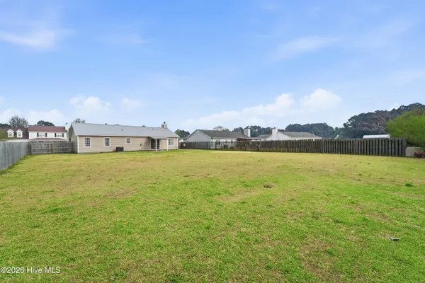 $265,000 | 307 Kenilworth Place, Hubert, NC 28539