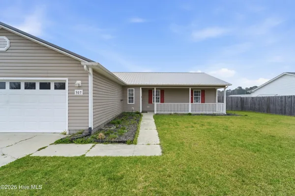 $265,000 | 307 Kenilworth Place, Hubert, NC 28539