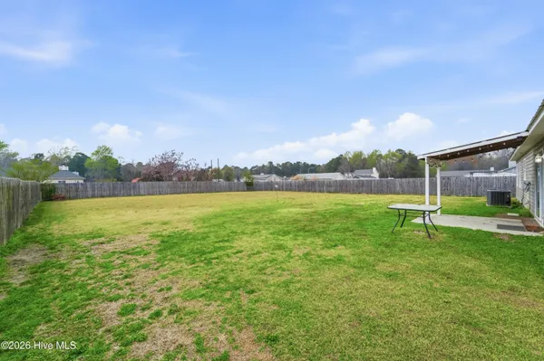 $265,000 | 307 Kenilworth Place, Hubert, NC 28539