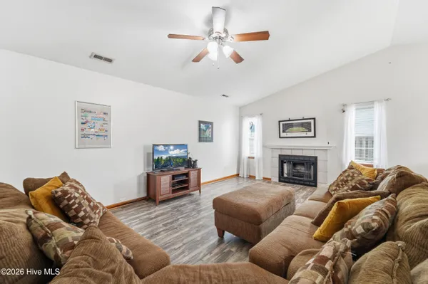 $265,000 | 307 Kenilworth Place, Hubert, NC 28539