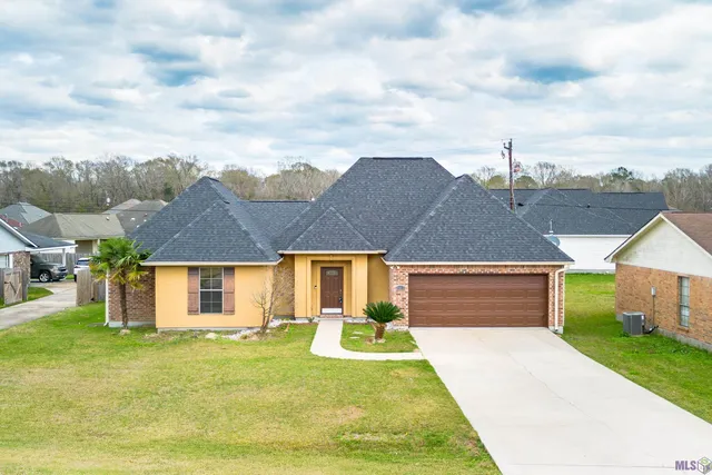 $200,000 | 18036 Judith Drive, Zachary, LA 70791