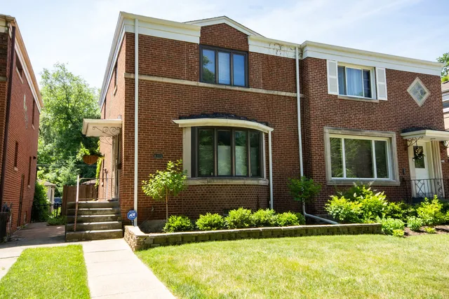$385,000 | 8213 Lake Street, River Forest, IL 60305