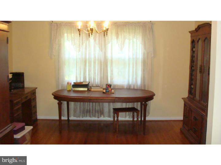 17 Conestoga Road Clementon, NJ 08021 - Photo 2 of 11 Dining Room