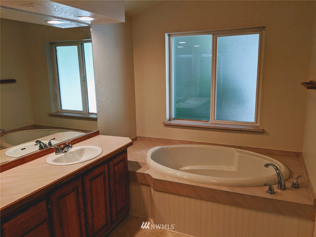 6990 Southeast Overaa Road Port Orchard, WA 98367 - Photo 12 of 25 Gallery Image 12