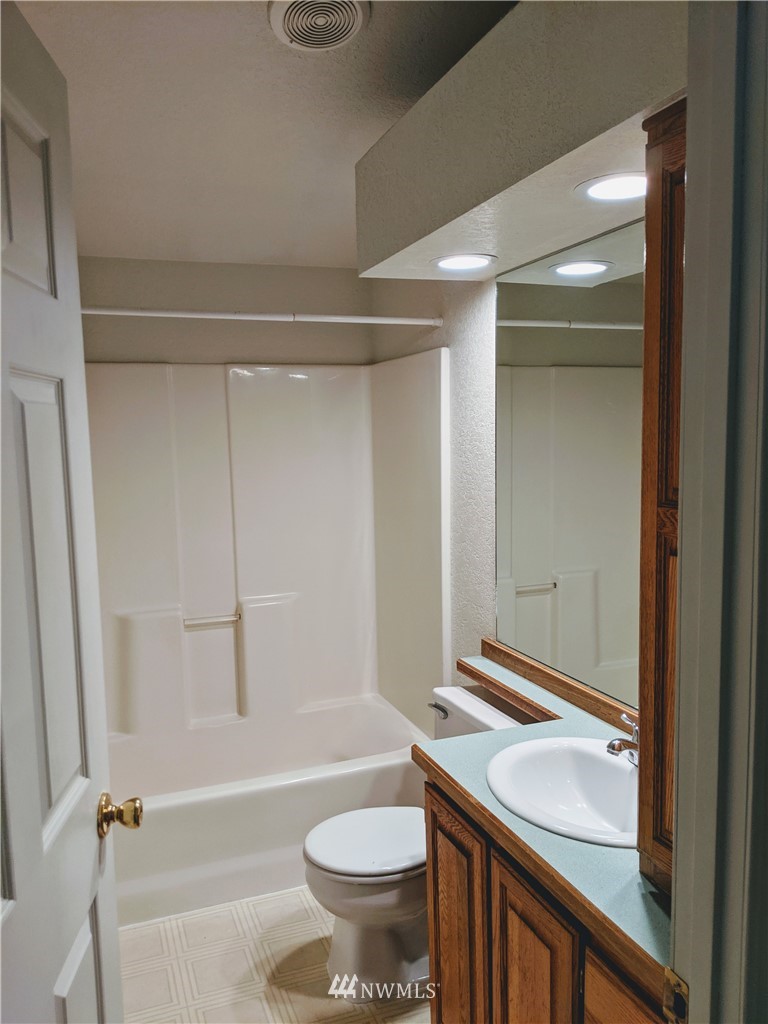 6990 Southeast Overaa Road Port Orchard, WA 98367 - Photo 16 of 25 Gallery Image 16