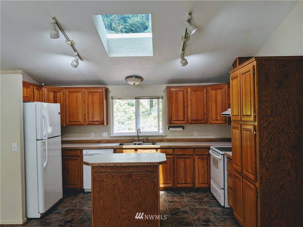 6990 Southeast Overaa Road Port Orchard, WA 98367 - Photo 6 of 25 Gallery Image 6